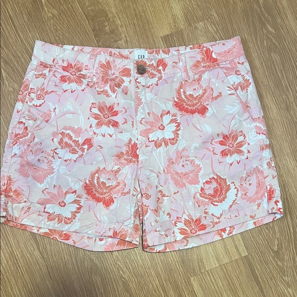 GAP Pants - GAP Women's Pink Floral 5 inch inseam shorts. Size 10